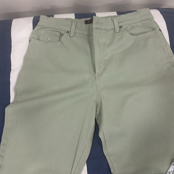 Gloria Vanderbilt Sage denim pants. Used in good condition - Picture 4 of 12